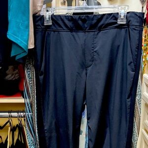 Athleta Jet Black Performance Leggings.
Style Brooklyn mid rise ankle pants